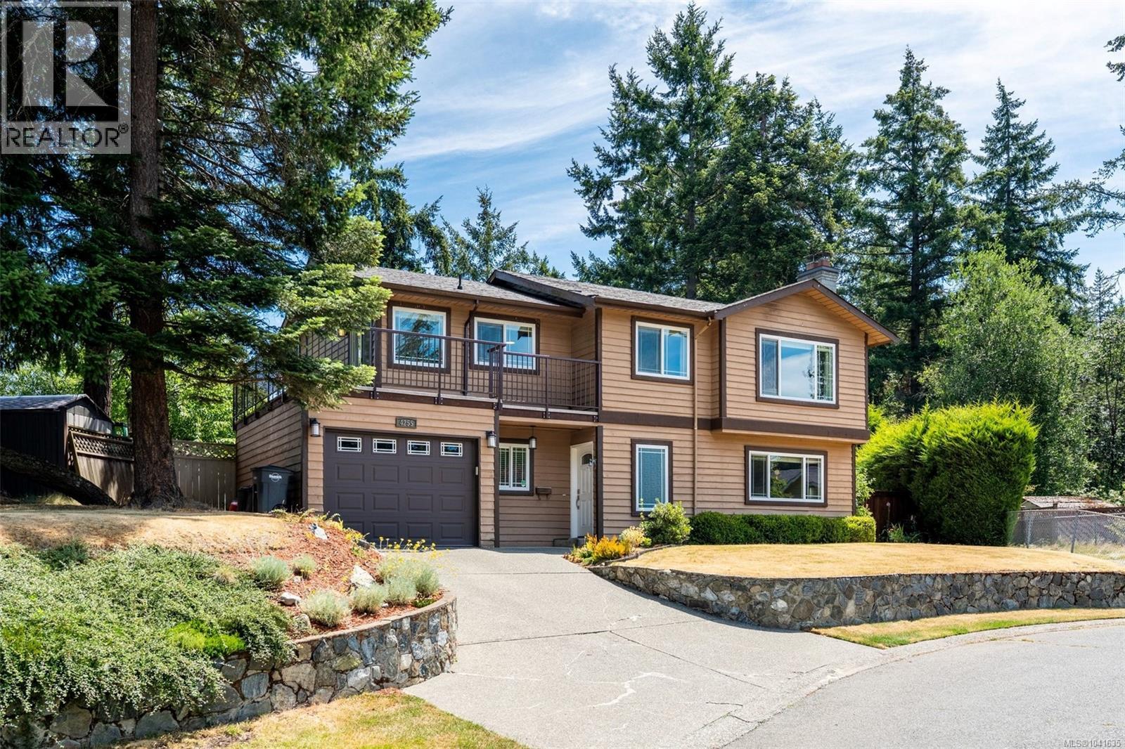  4255 Moorpark Place, Saanich