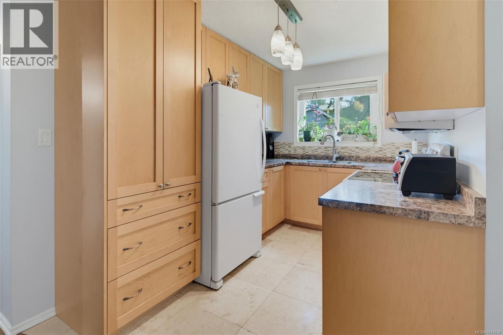  4255 Moorpark Place, Saanich