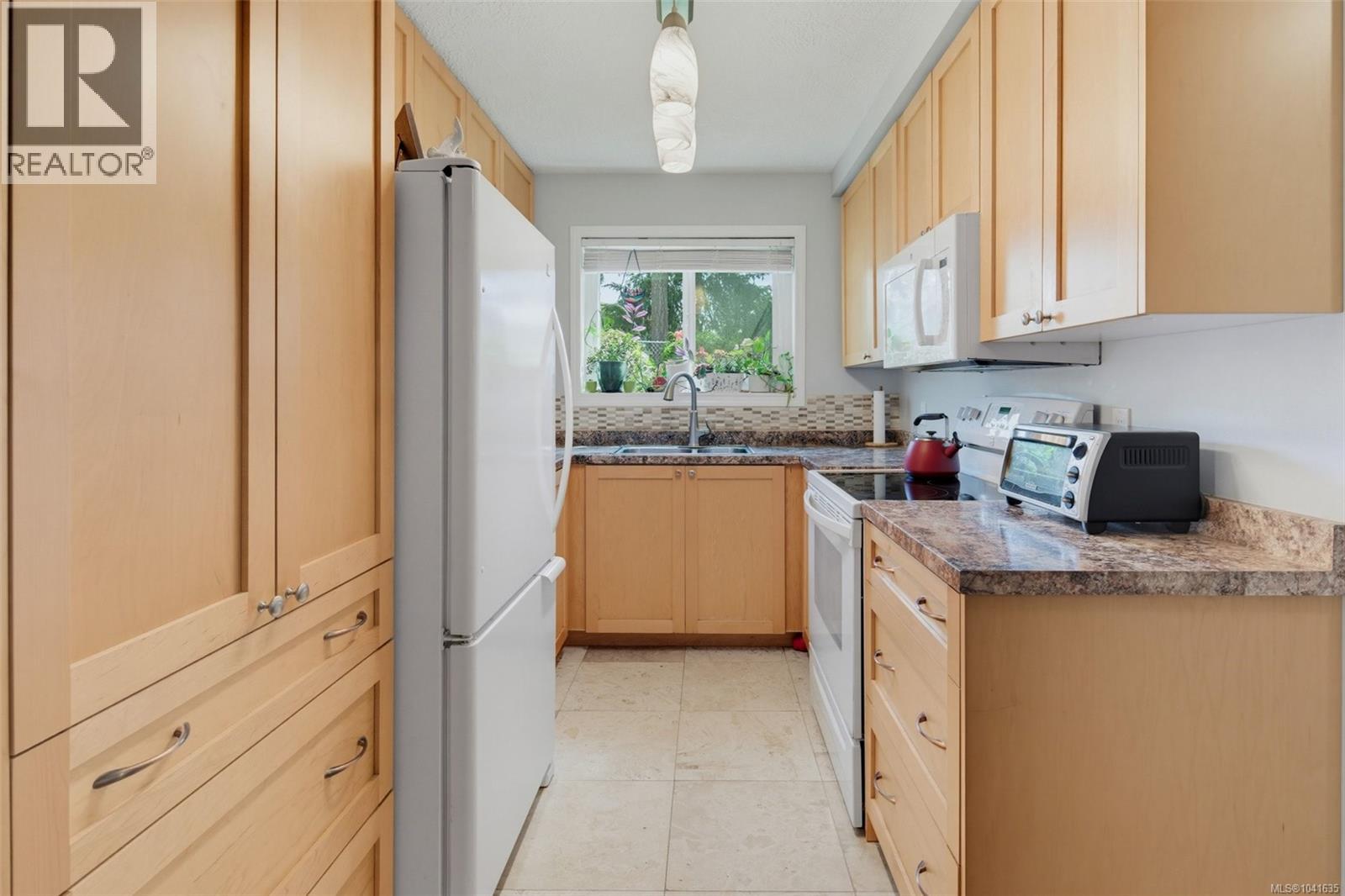  4255 Moorpark Place, Saanich