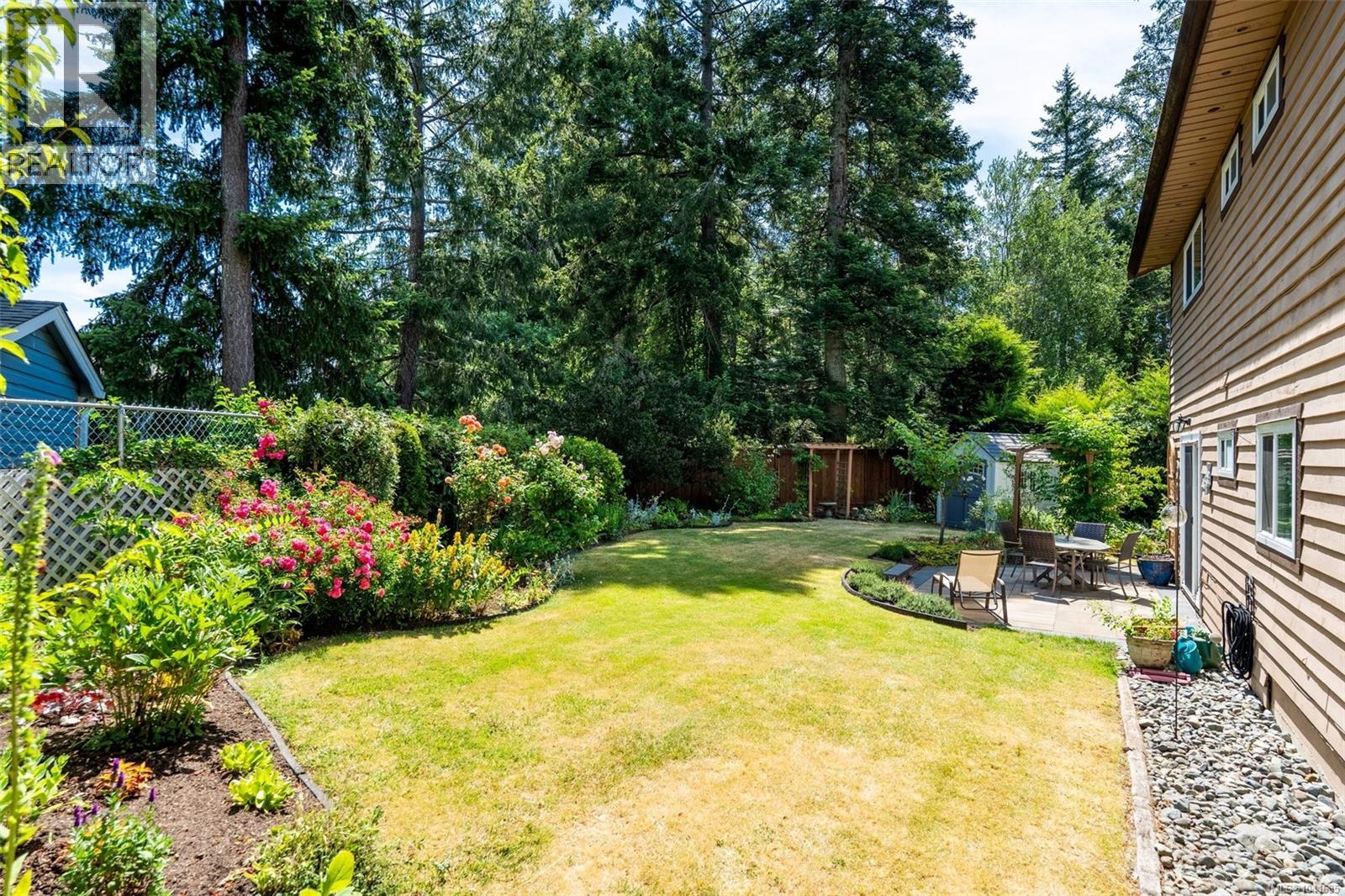  4255 Moorpark Place, Saanich