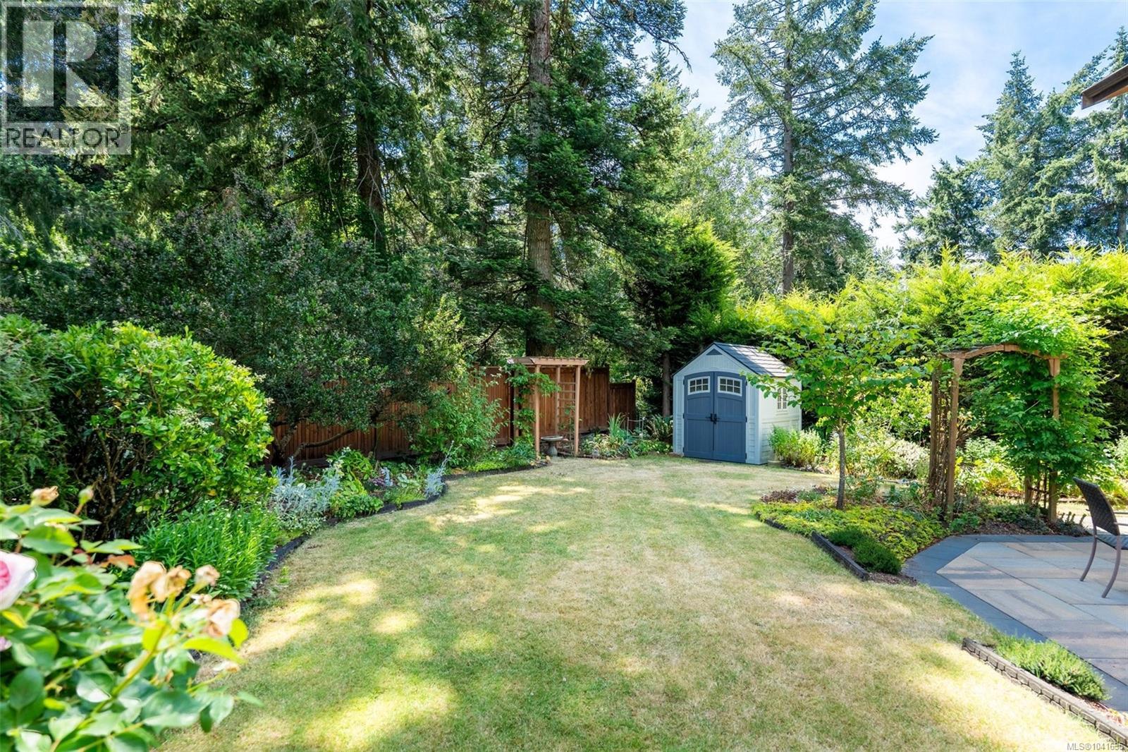  4255 Moorpark Place, Saanich