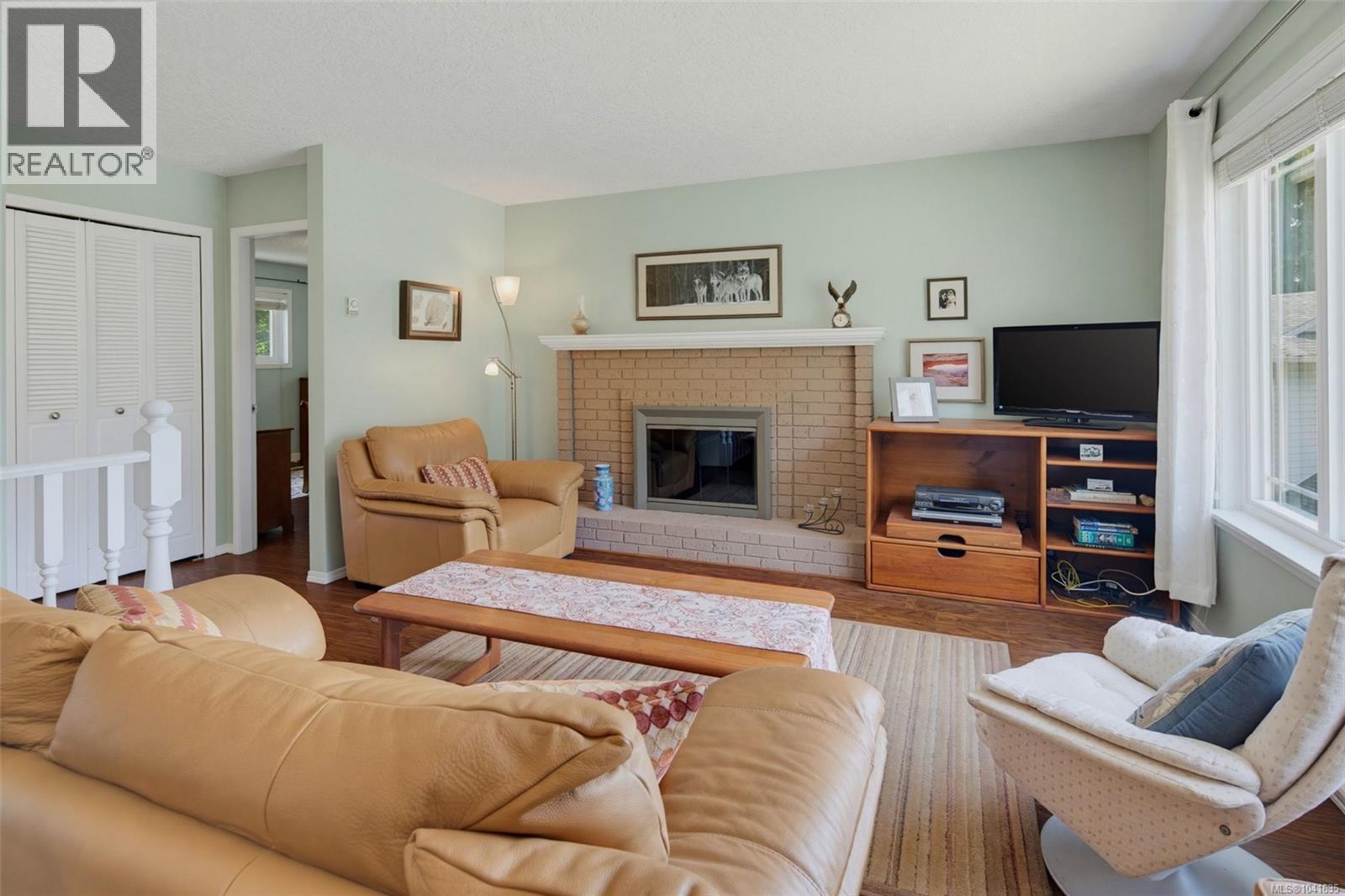  4255 Moorpark Place, Saanich