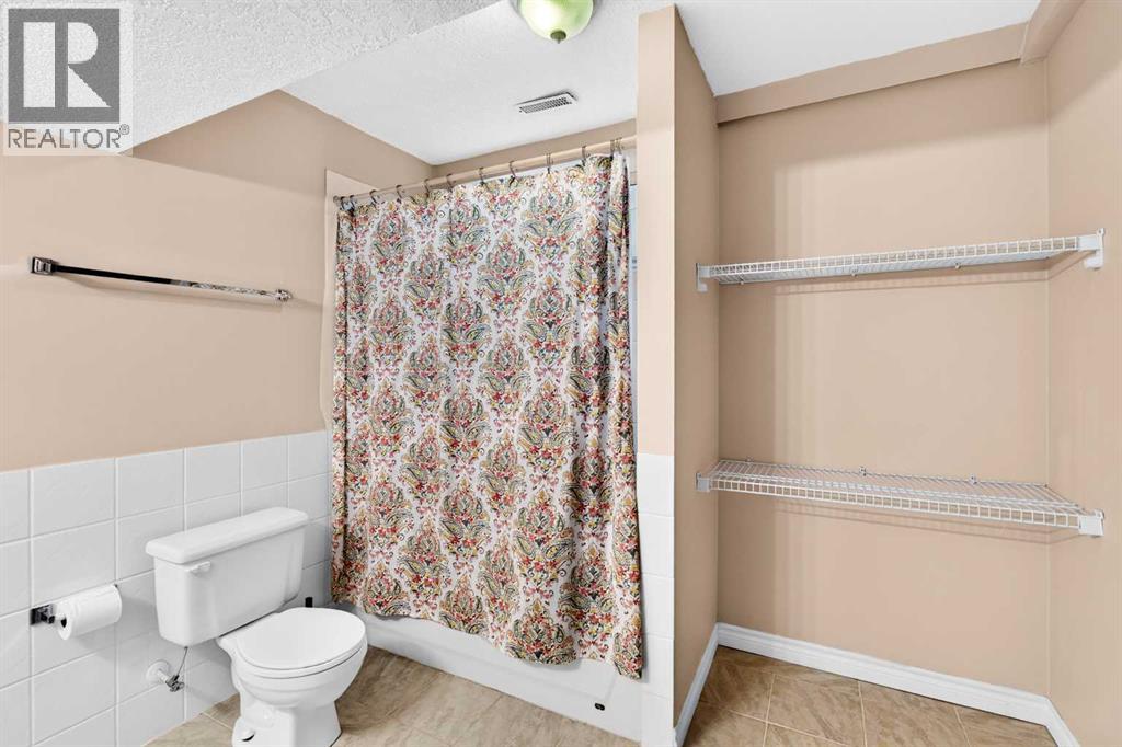 165 Strathlea Place SW — photo 40