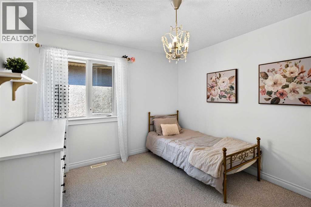 165 Strathlea Place SW — photo 31