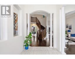 Kitchen - 13 Royal West Drive, Brampton, ON L6X0Z8 Photo 6