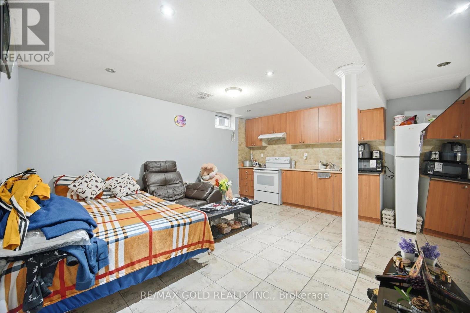 23 MILLSBOROUGH ROAD - 40