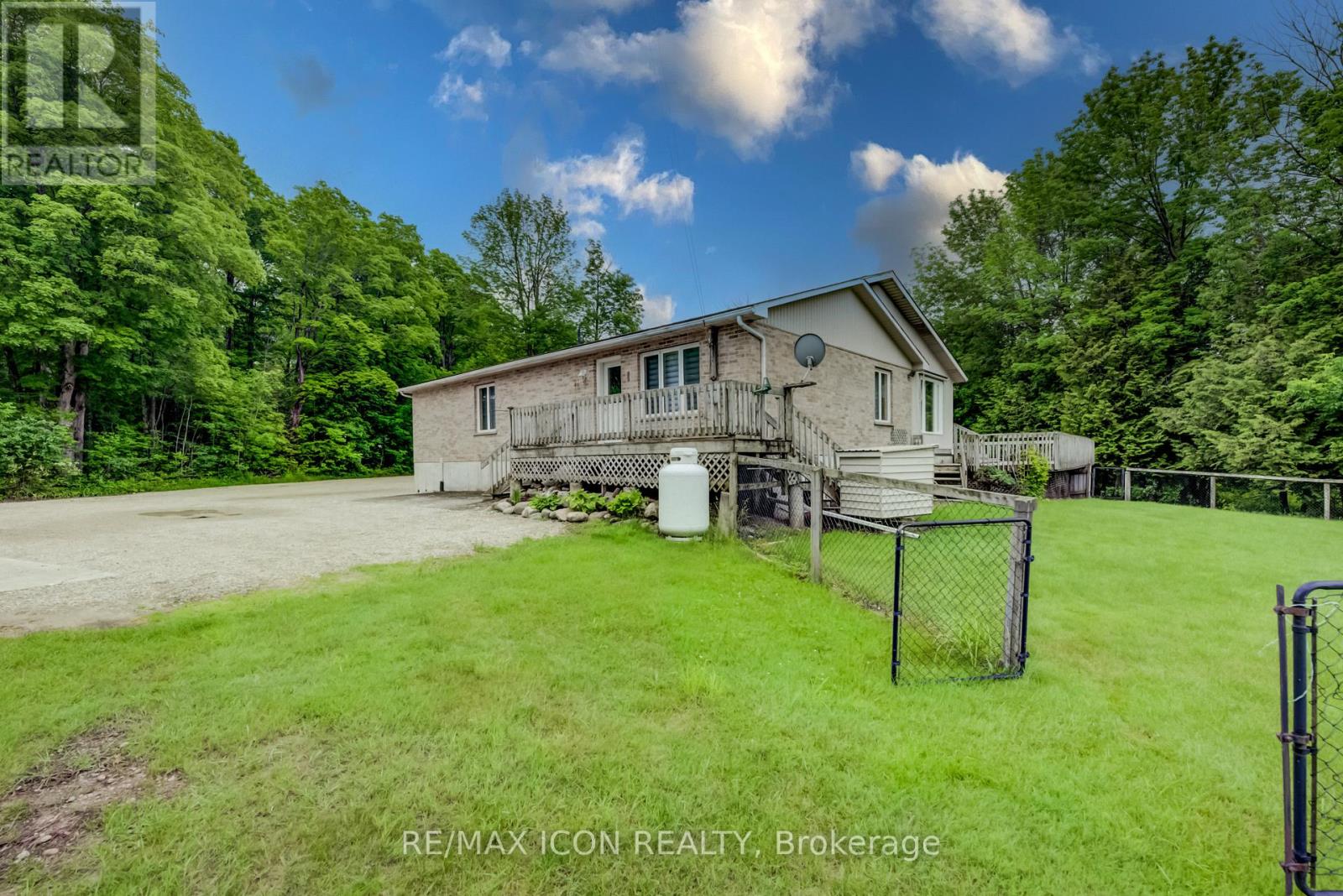7298 8 SIDE ROAD W - 43