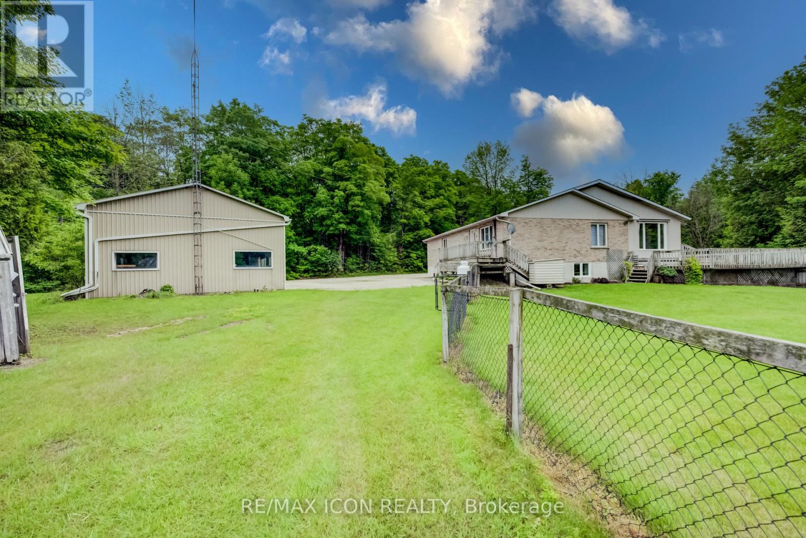 7298 8 SIDE ROAD W - 45