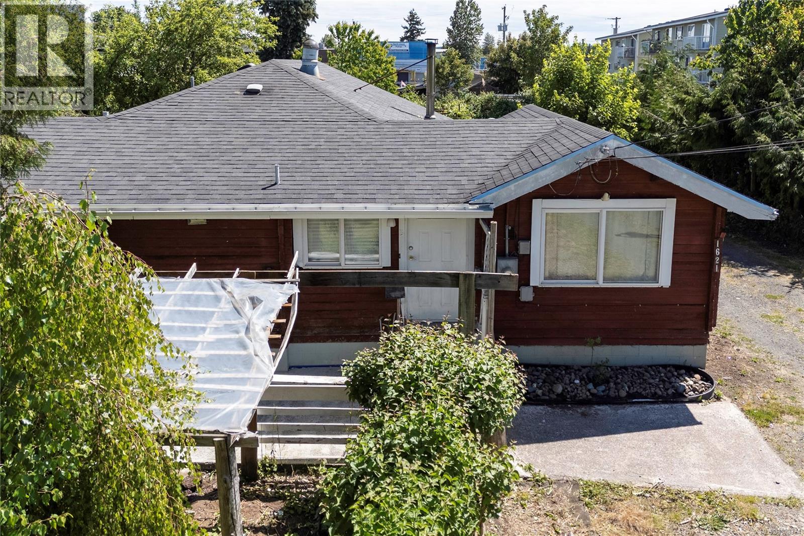 1621 Redwood St - 1