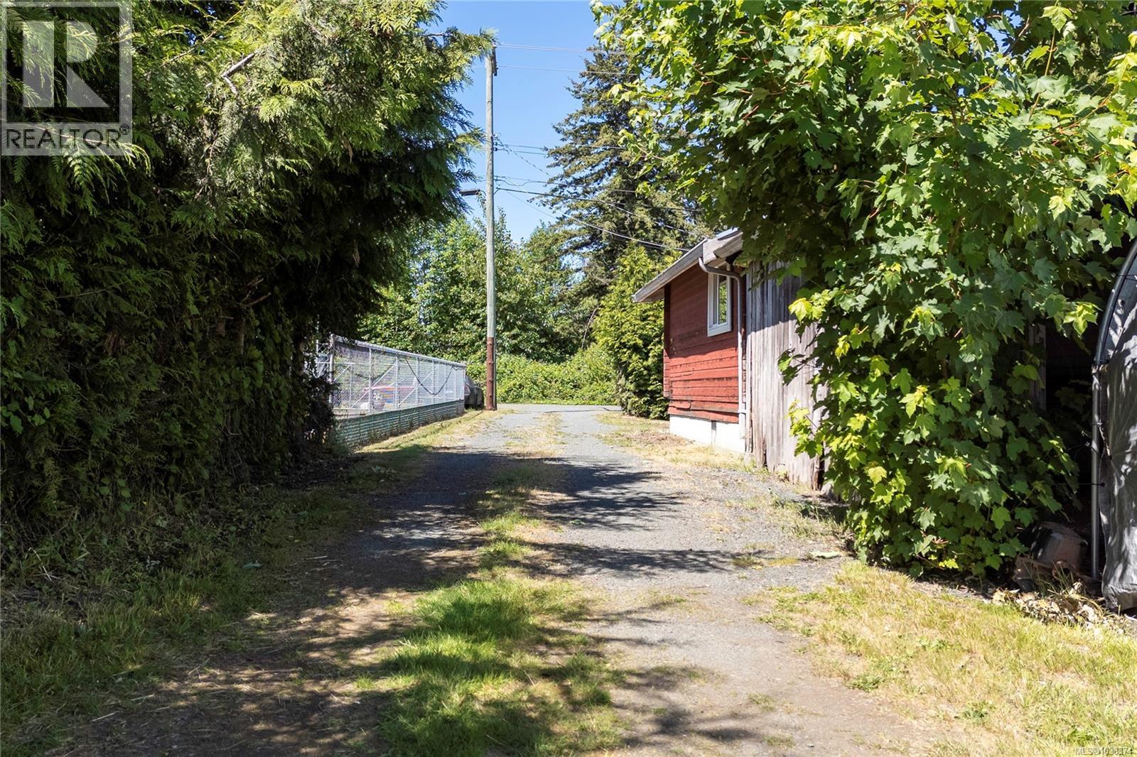 1621 Redwood St - 3
