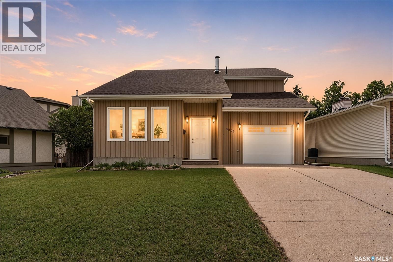 1309 Regal CRESCENT - 1