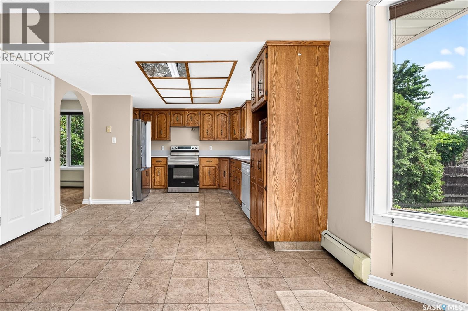 1309 Regal CRESCENT - 13