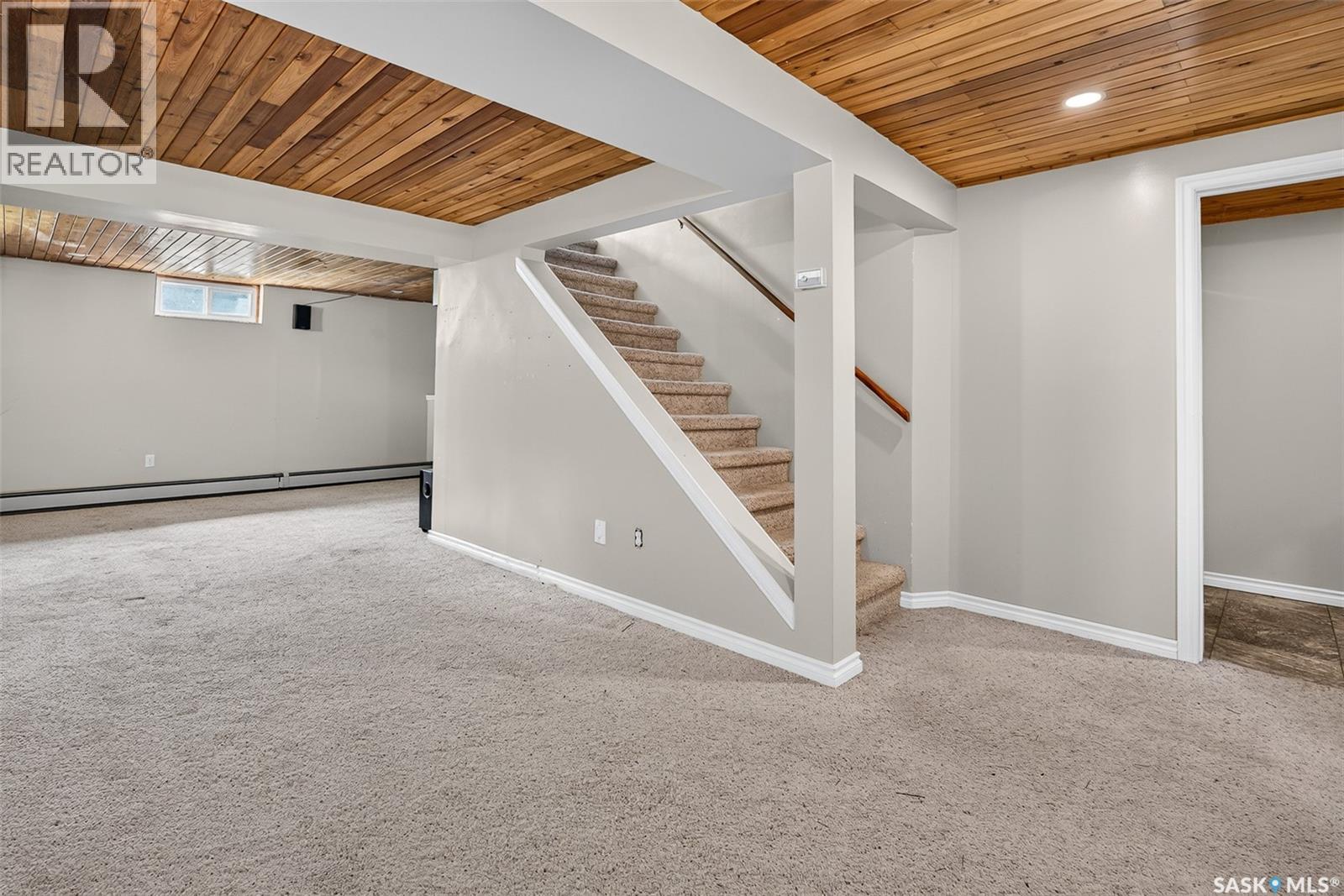 1309 Regal CRESCENT - 38