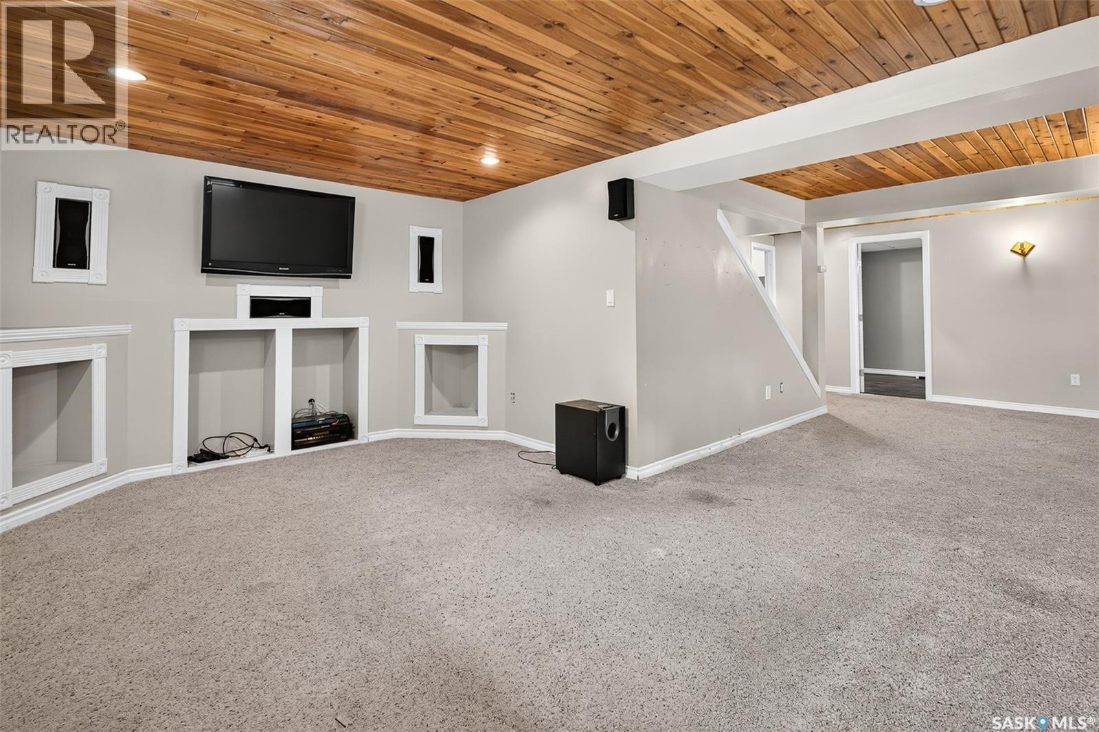 1309 Regal CRESCENT - 40