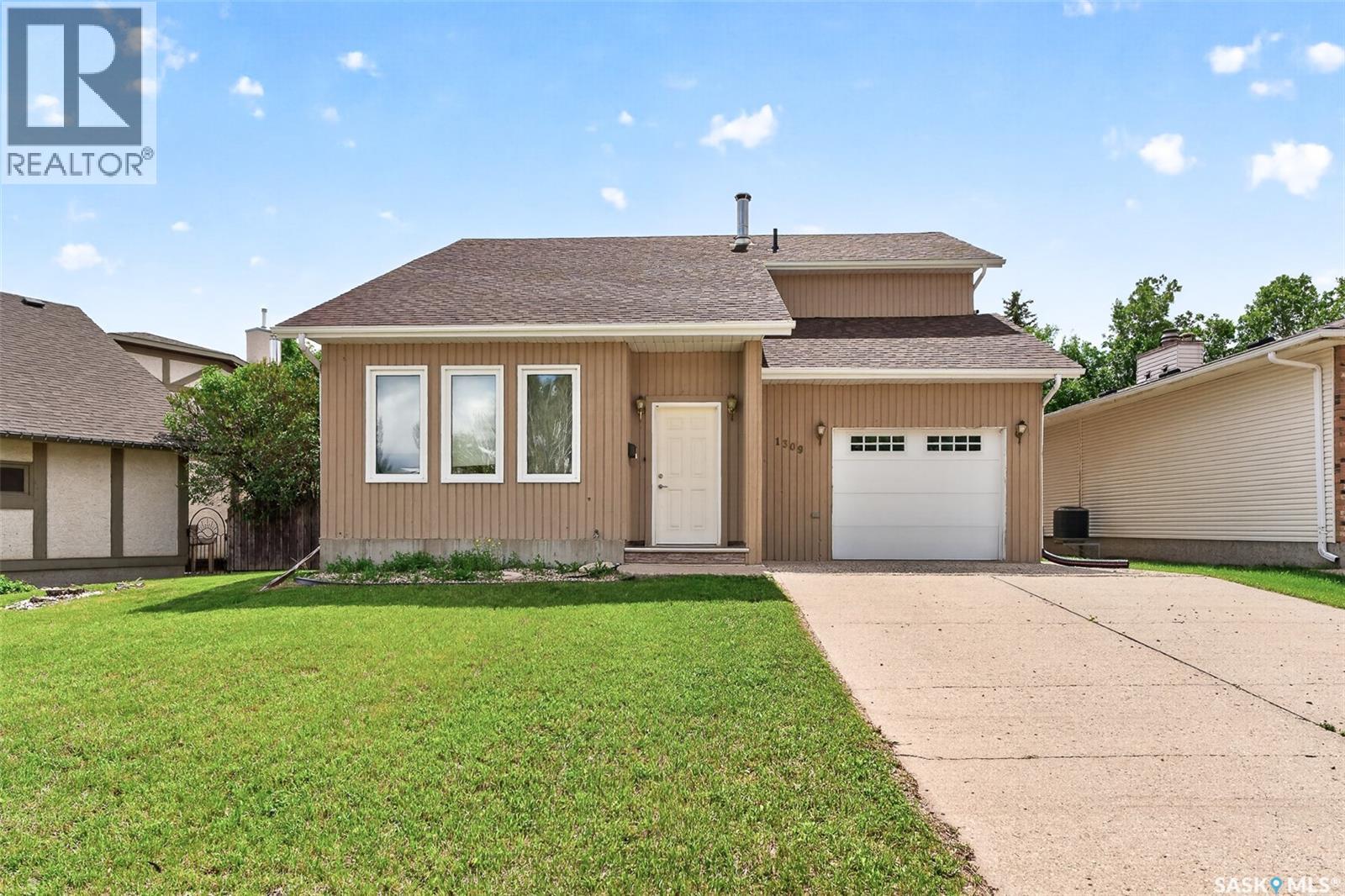 1309 Regal CRESCENT - 62