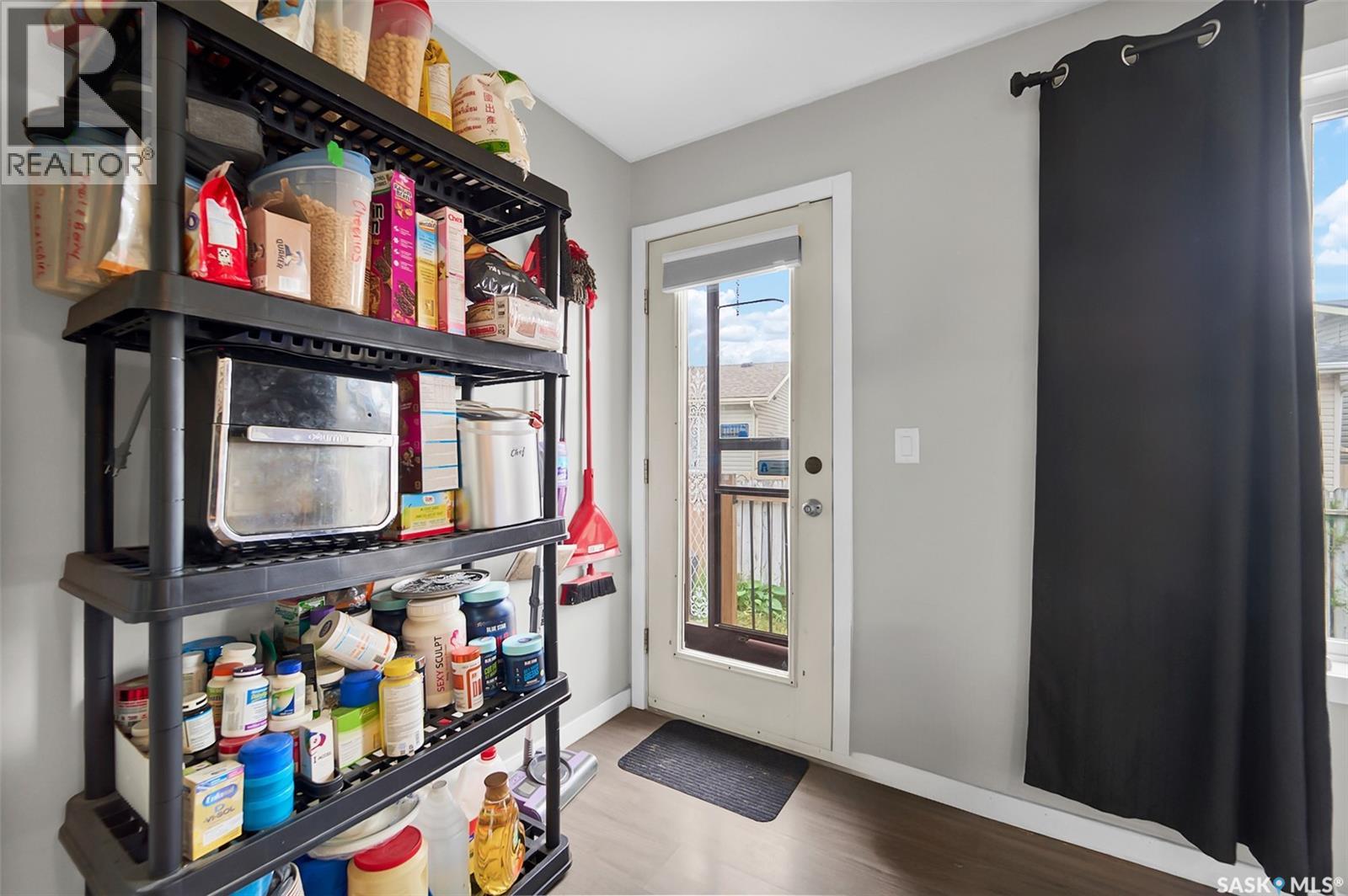 #14 127 Gropper CRESCENT - 22