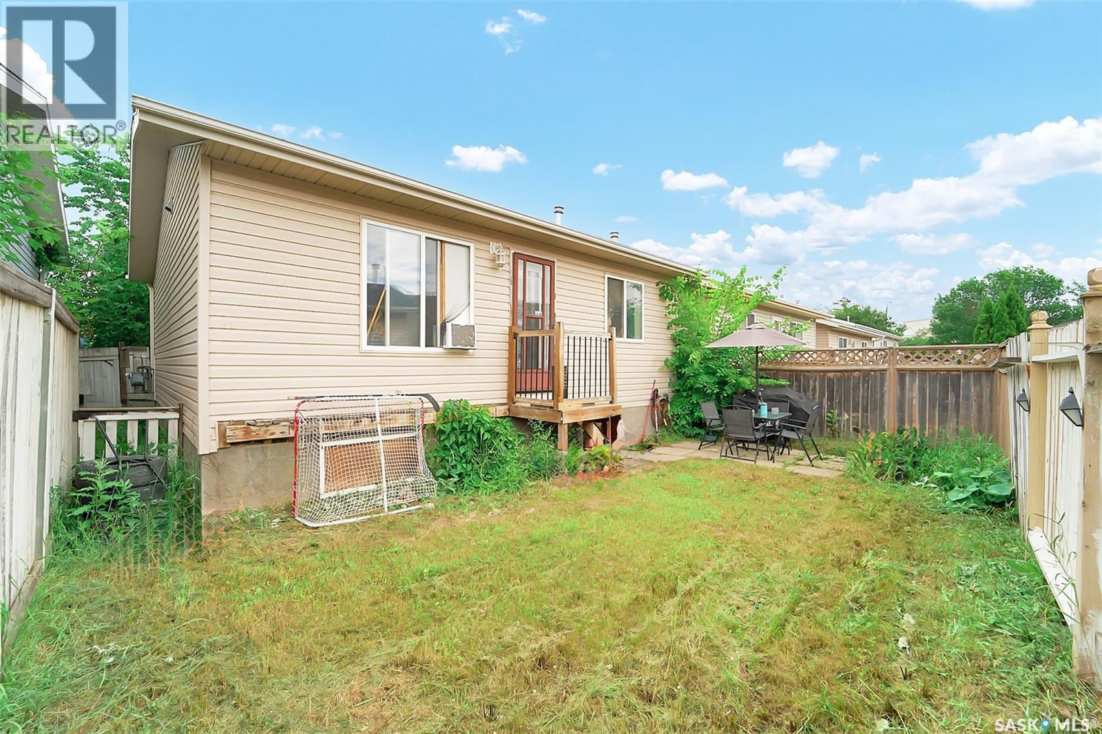 #14 127 Gropper CRESCENT - 36