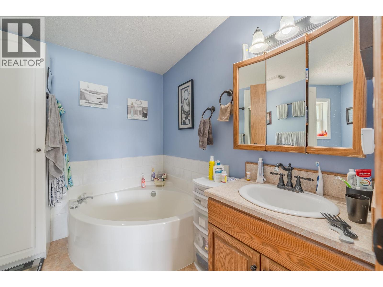 3442 DUNSMUIR ROAD, Lac La Hache