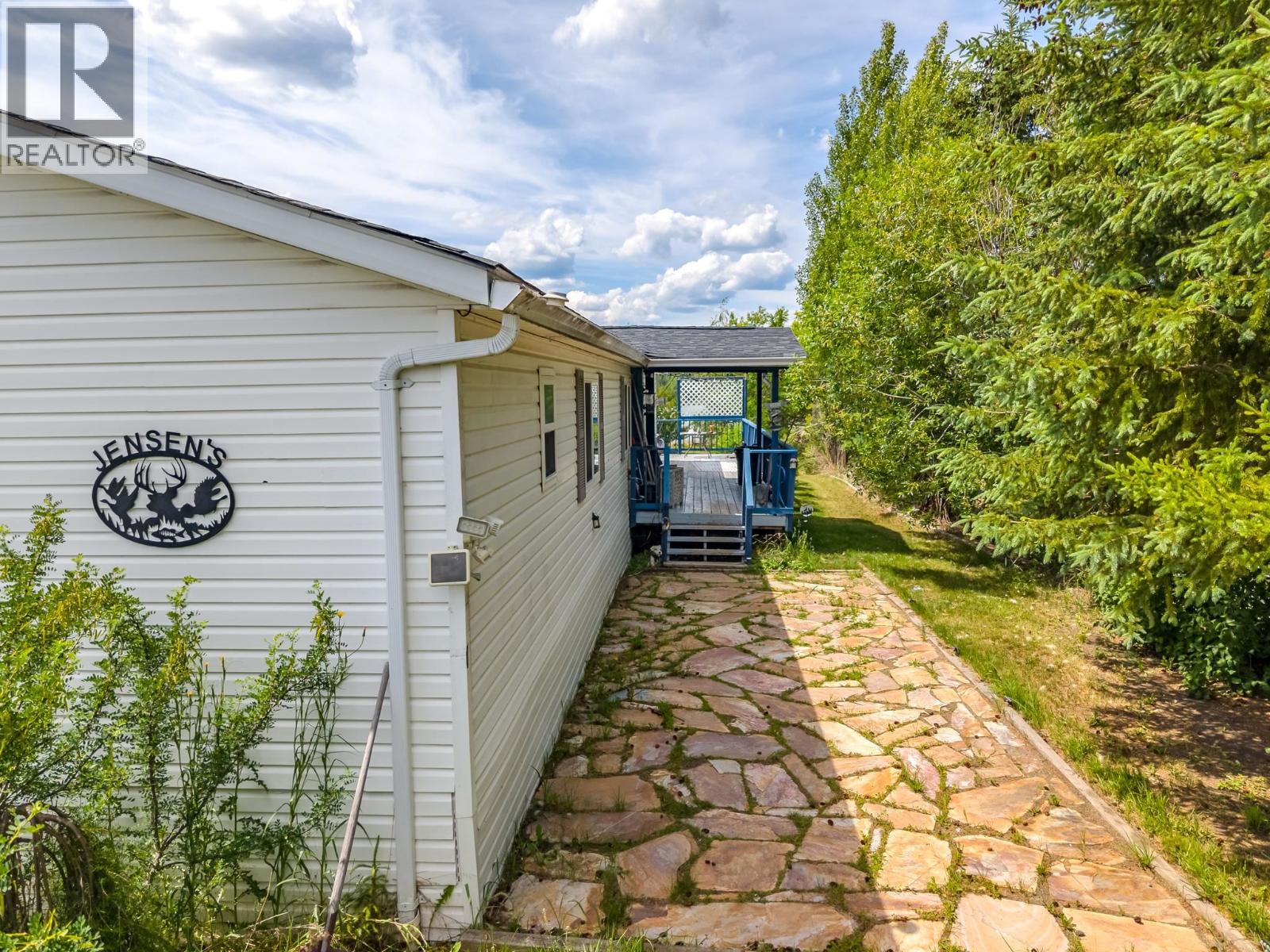 3442 DUNSMUIR ROAD, Lac La Hache
