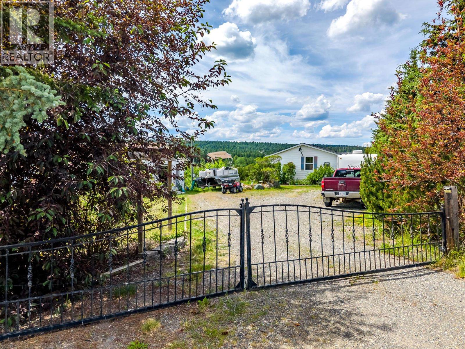 3442 DUNSMUIR ROAD, Lac La Hache