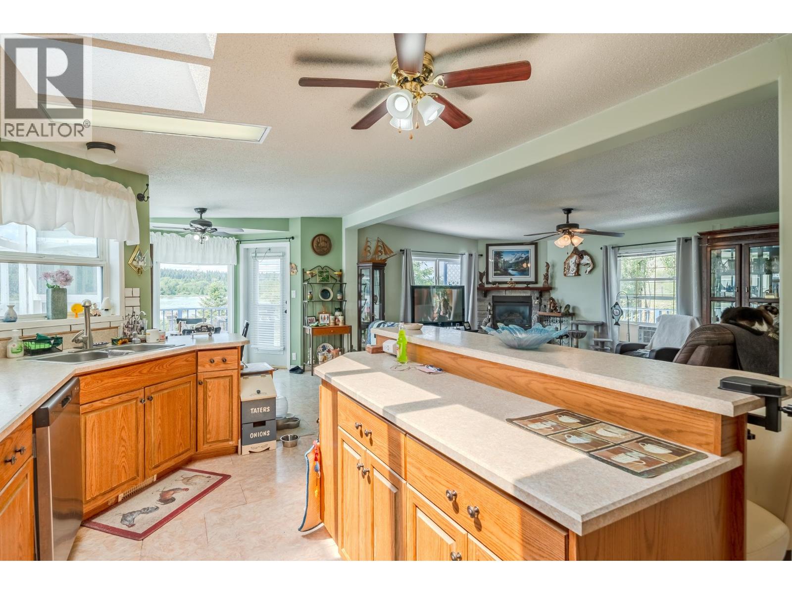 3442 DUNSMUIR ROAD, Lac La Hache
