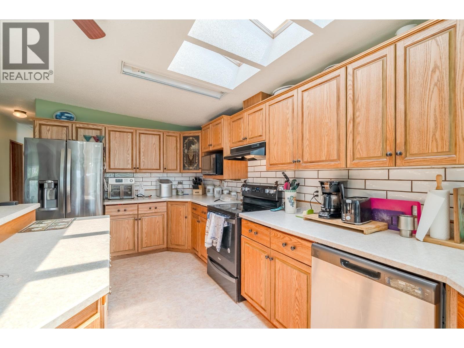 3442 DUNSMUIR ROAD, Lac La Hache