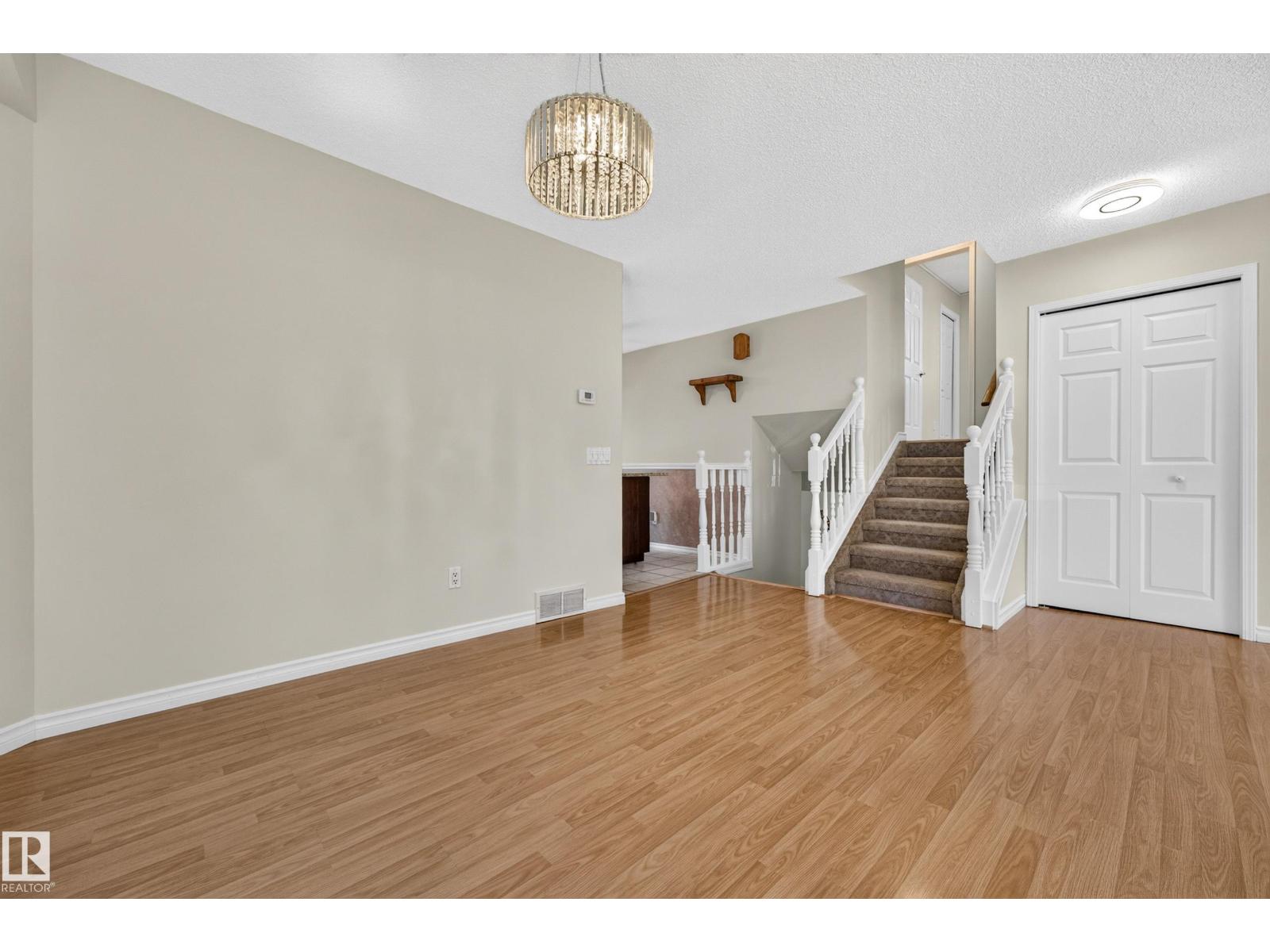 10332 21 AV NW — photo 10