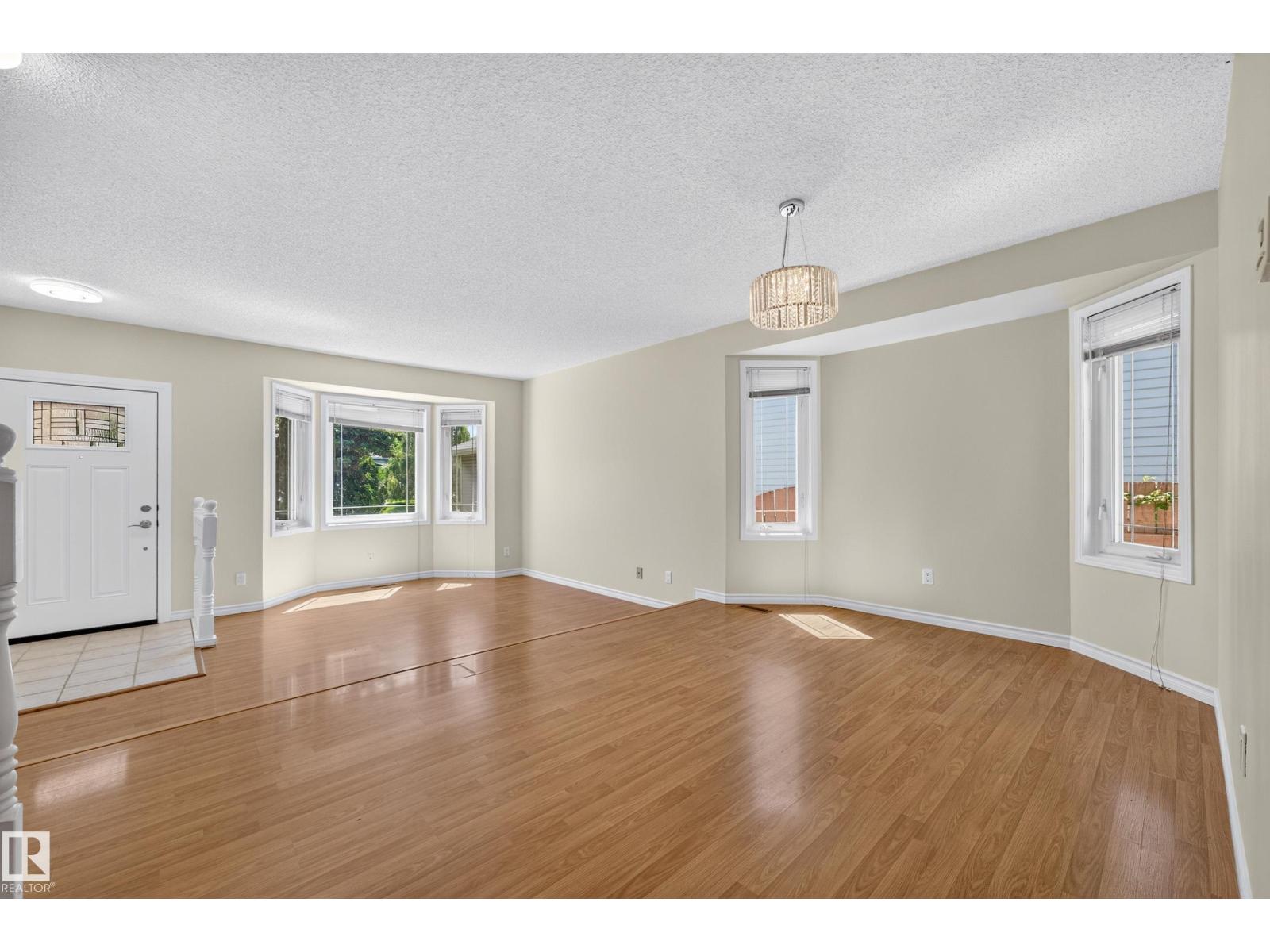 10332 21 AV NW — photo 12