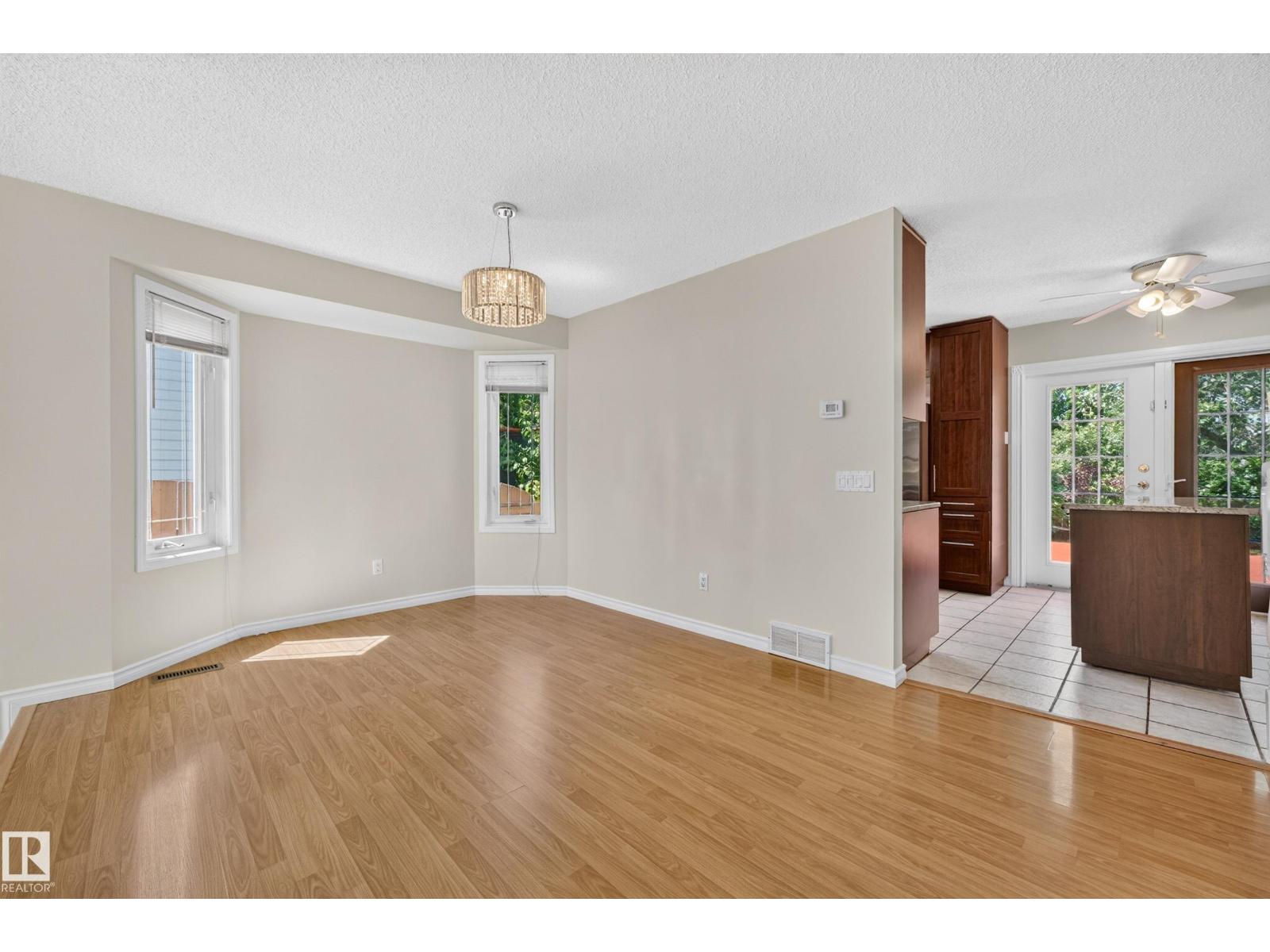 10332 21 AV NW — photo 13