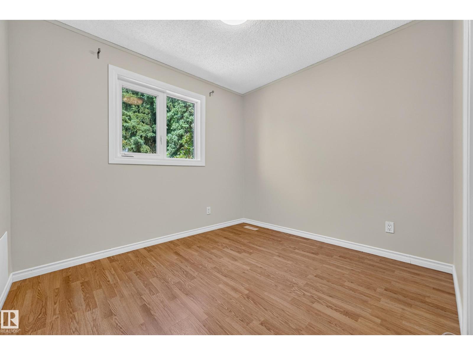 10332 21 AV NW — photo 27