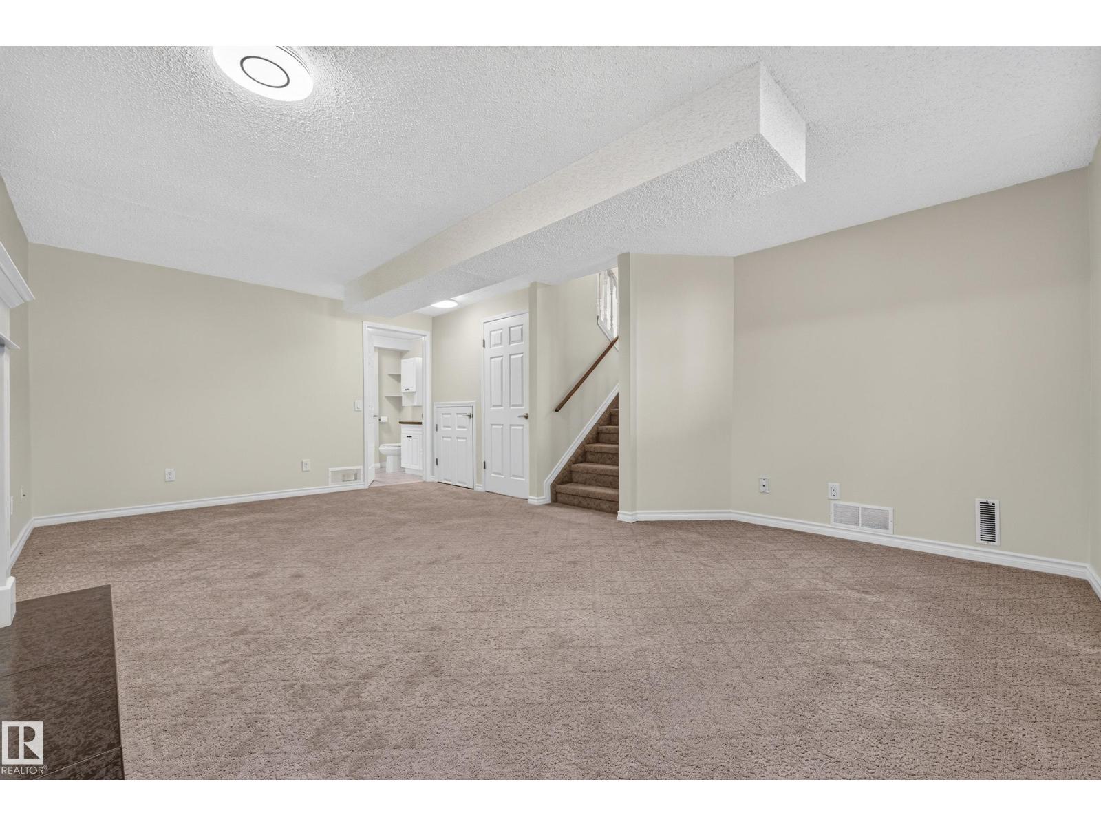 10332 21 AV NW — photo 32