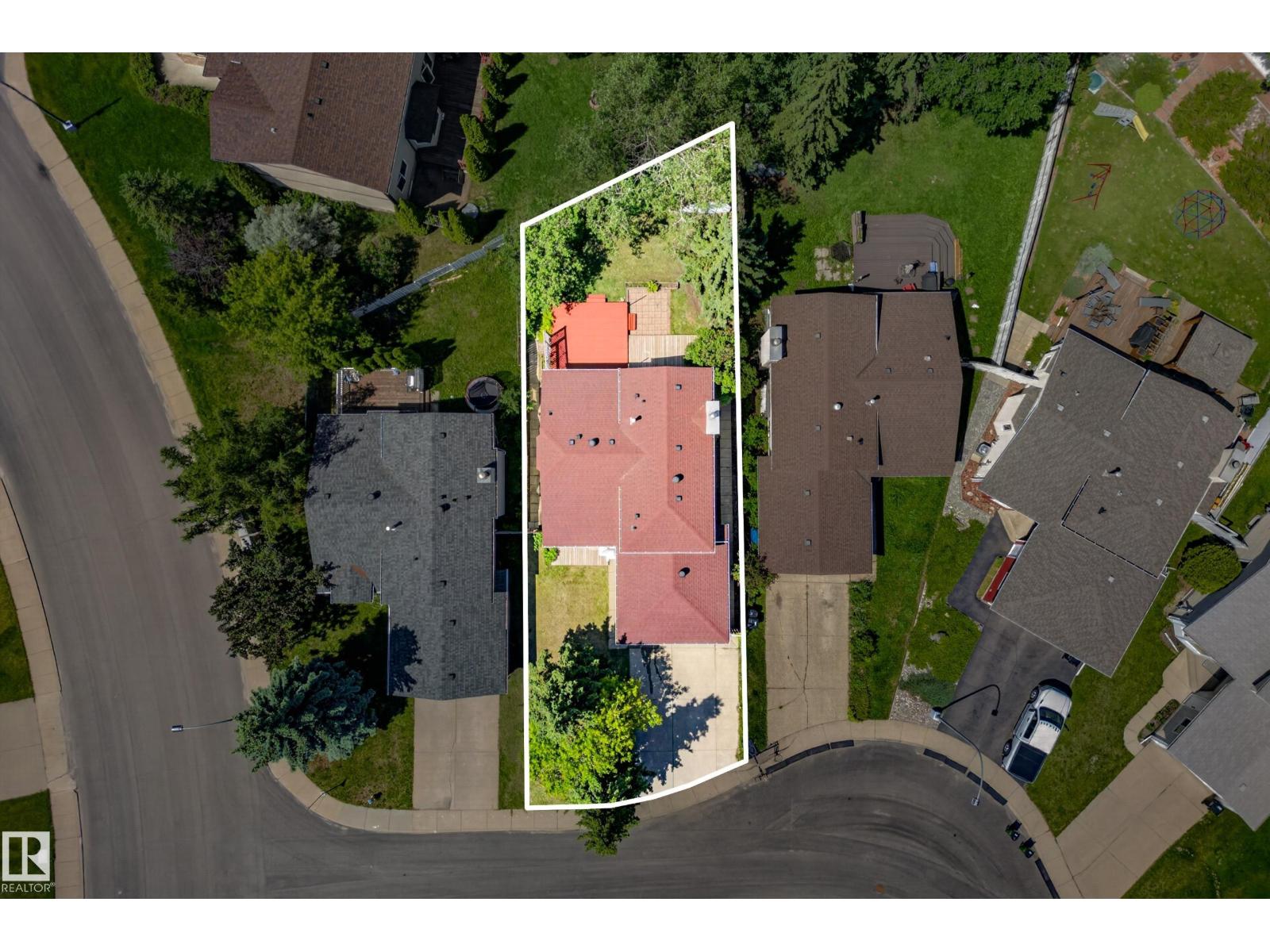 10332 21 AV NW — photo 48