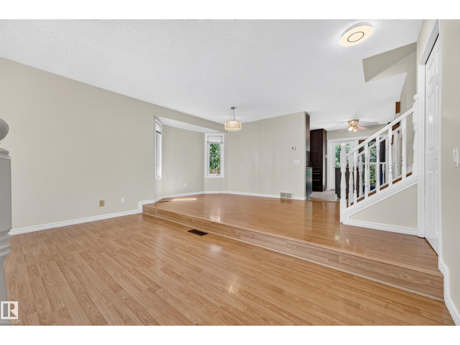 10332 21 AV NW — photo 7