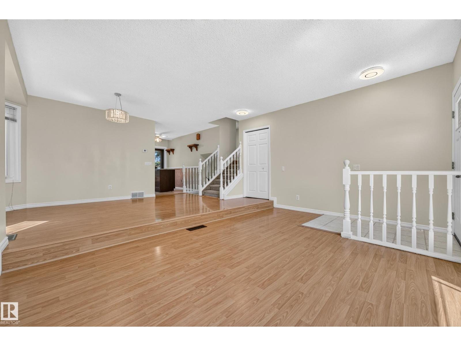 10332 21 AV NW — photo 8