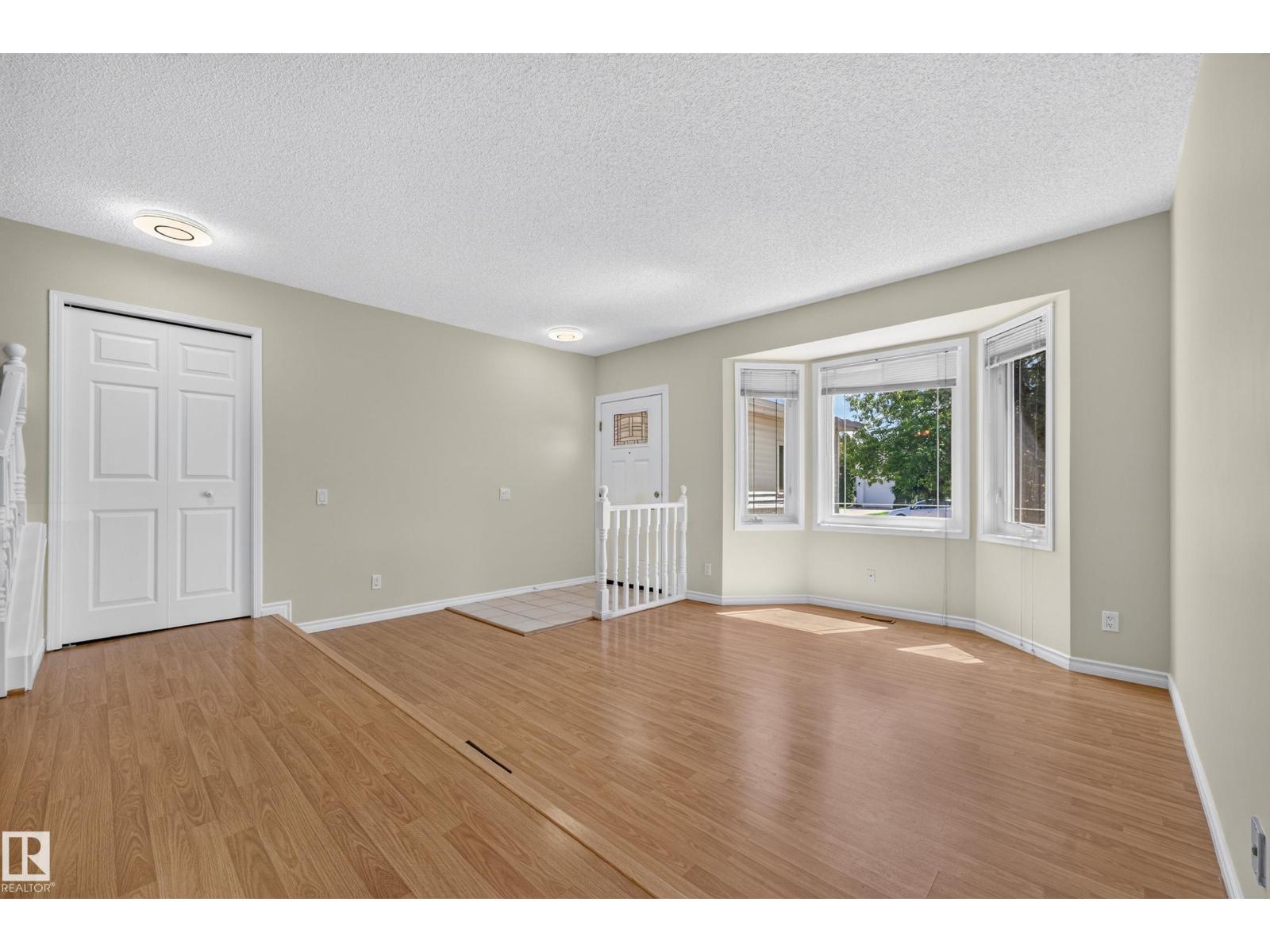 10332 21 AV NW — photo 9