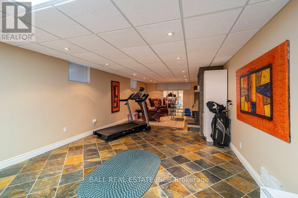 1484 HAWKSWOOD DRIVE - 32