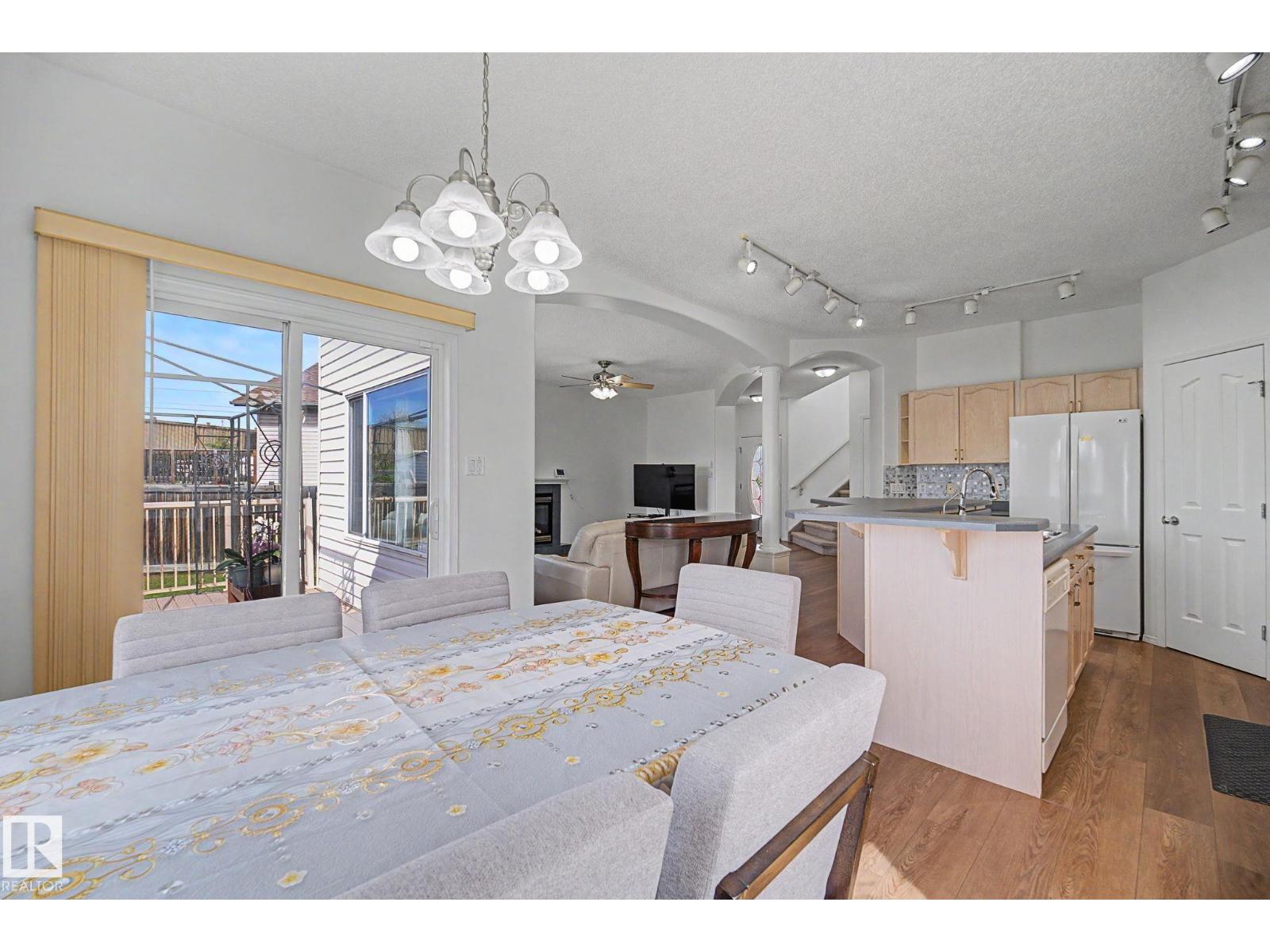 262 DUNVEGAN RD NW - 14