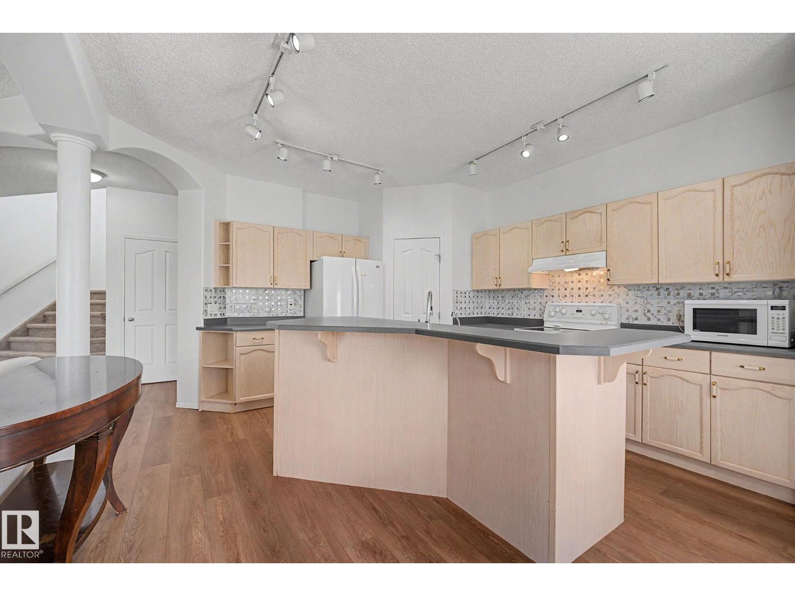 262 DUNVEGAN RD NW - 13