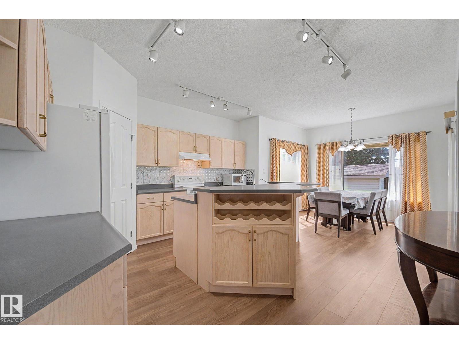 262 DUNVEGAN RD NW - 21
