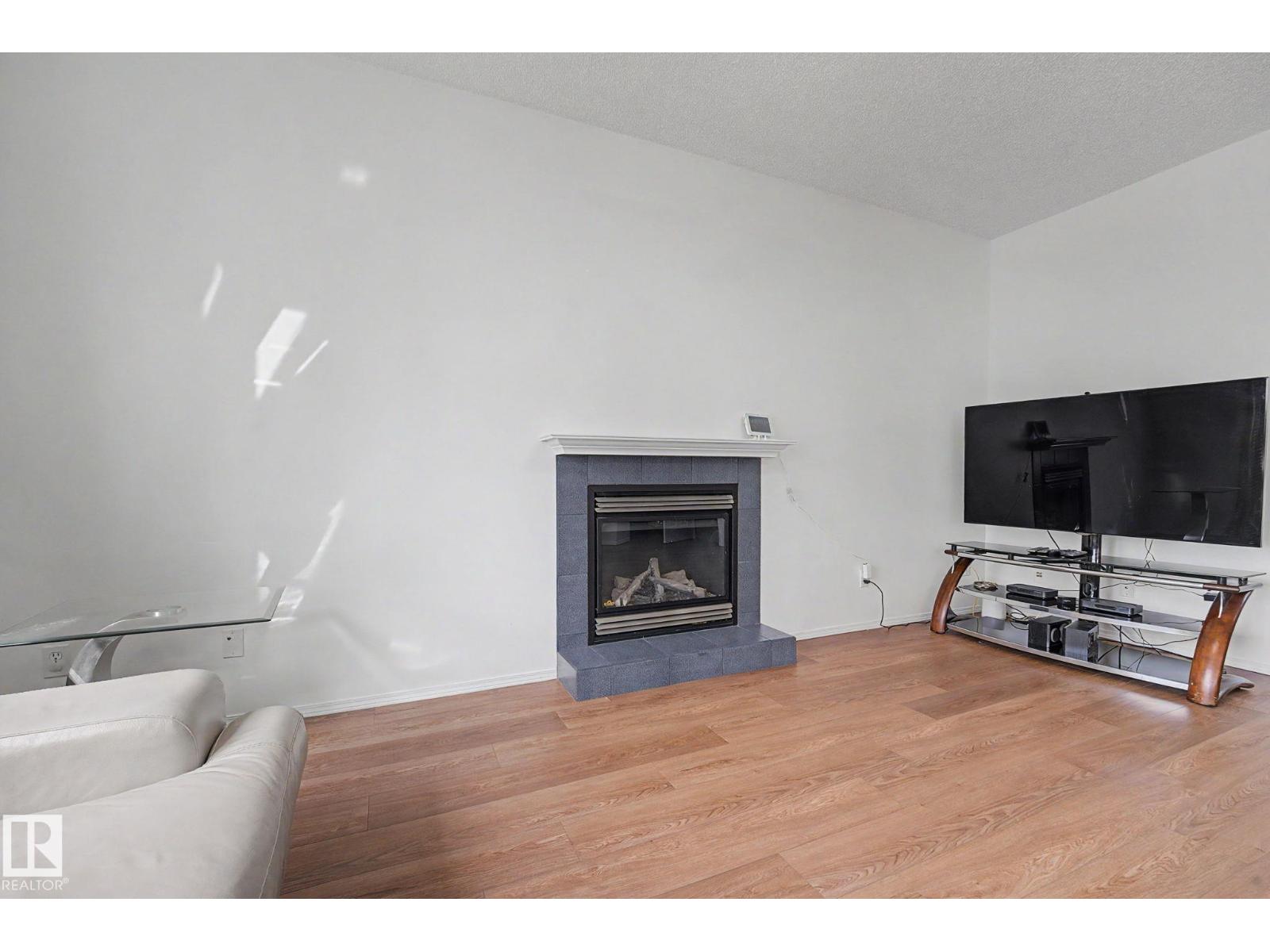 262 DUNVEGAN RD NW - 9