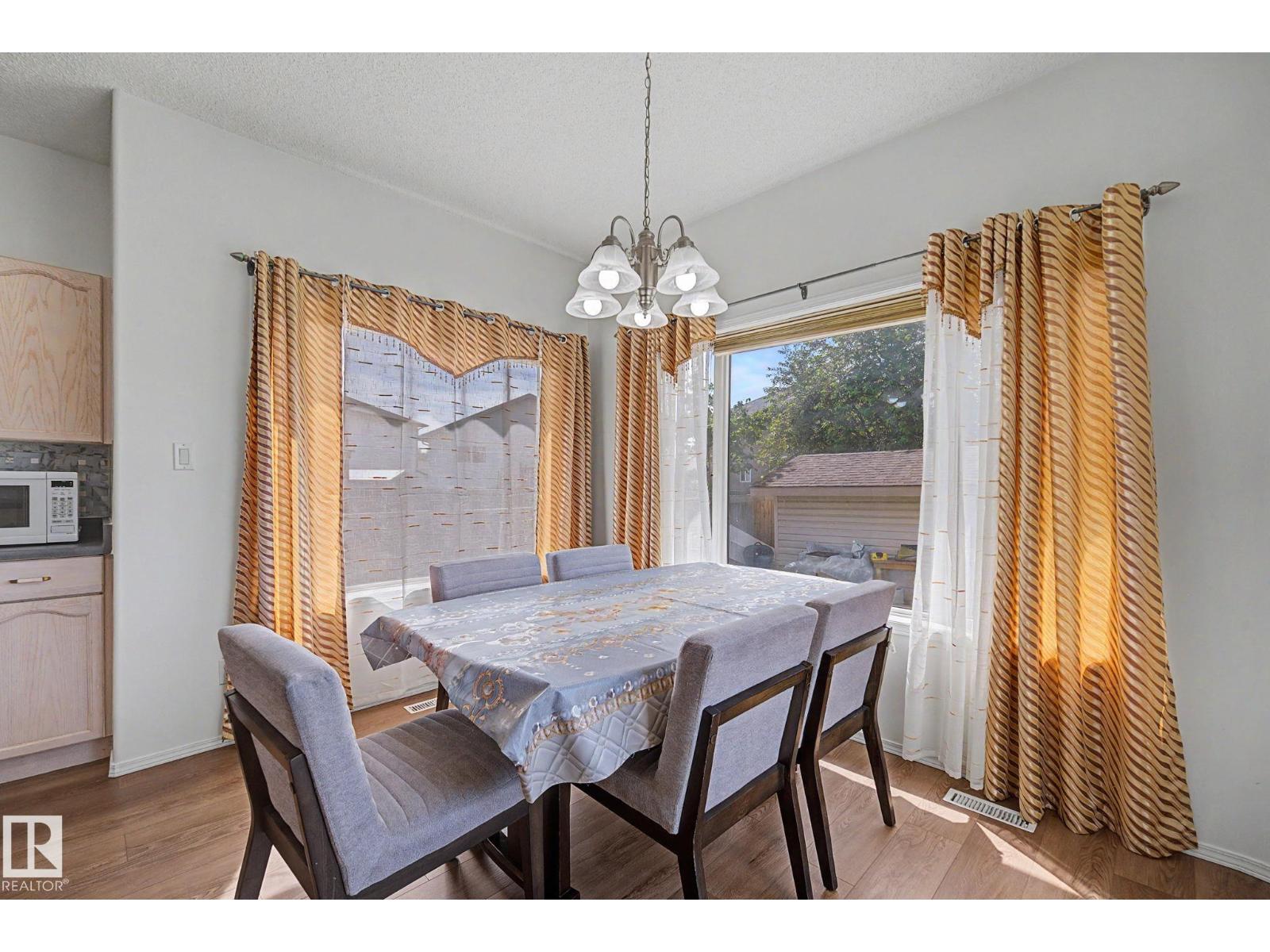 262 DUNVEGAN RD NW - 12