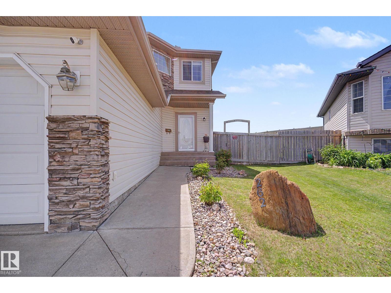 262 DUNVEGAN RD NW - 3