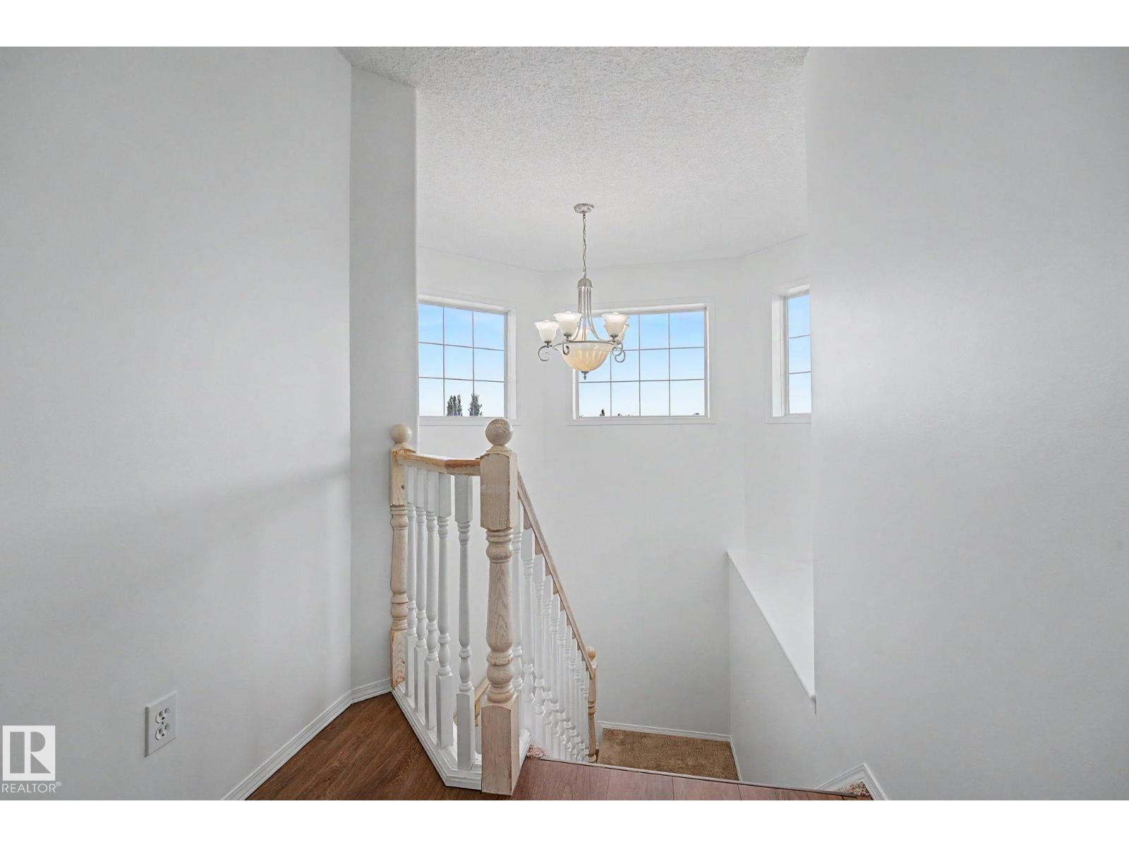262 DUNVEGAN RD NW - 40
