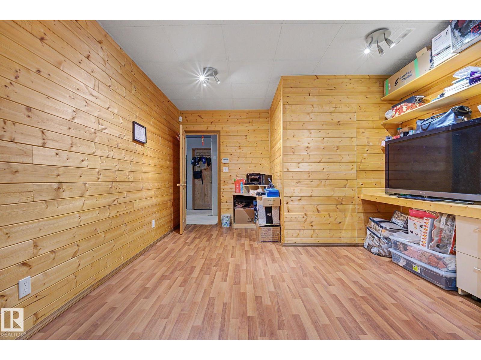 262 DUNVEGAN RD NW - 42