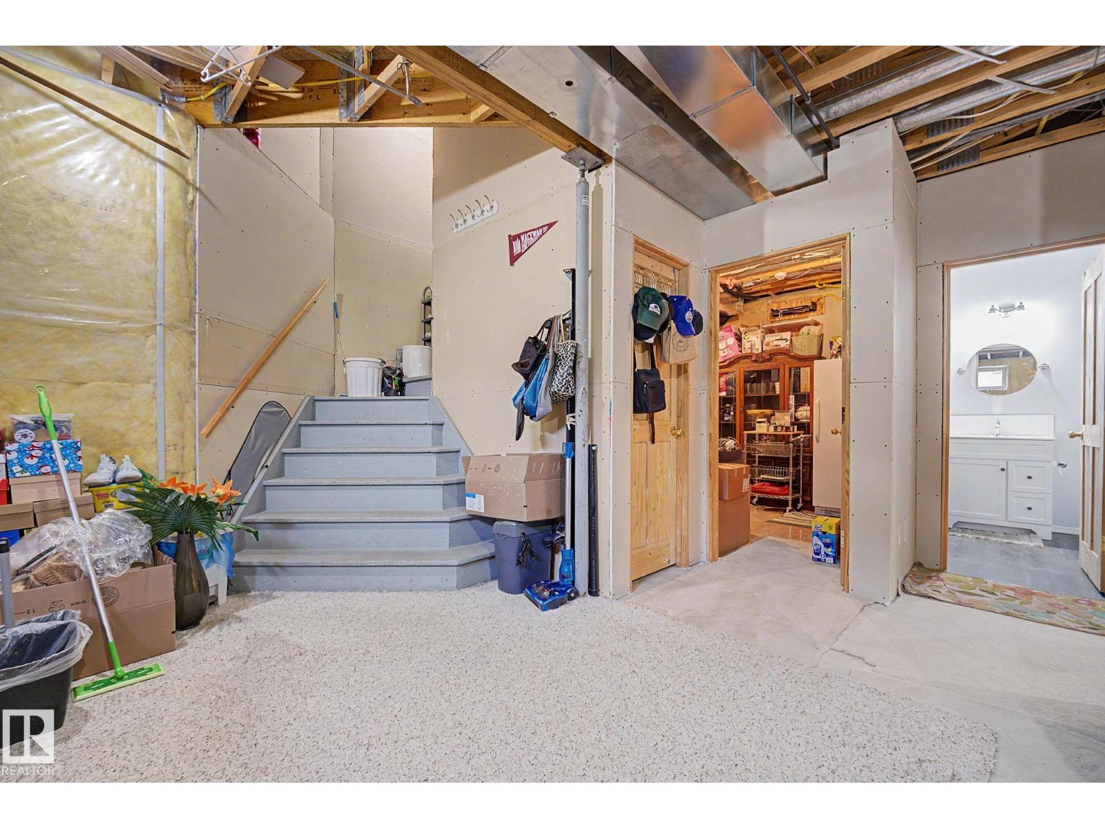 262 DUNVEGAN RD NW - 45