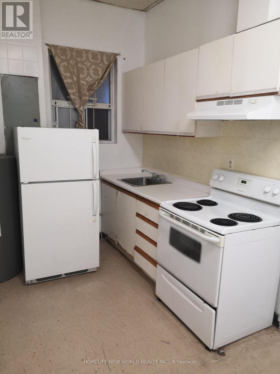 584 DUNDAS STREET W - 3