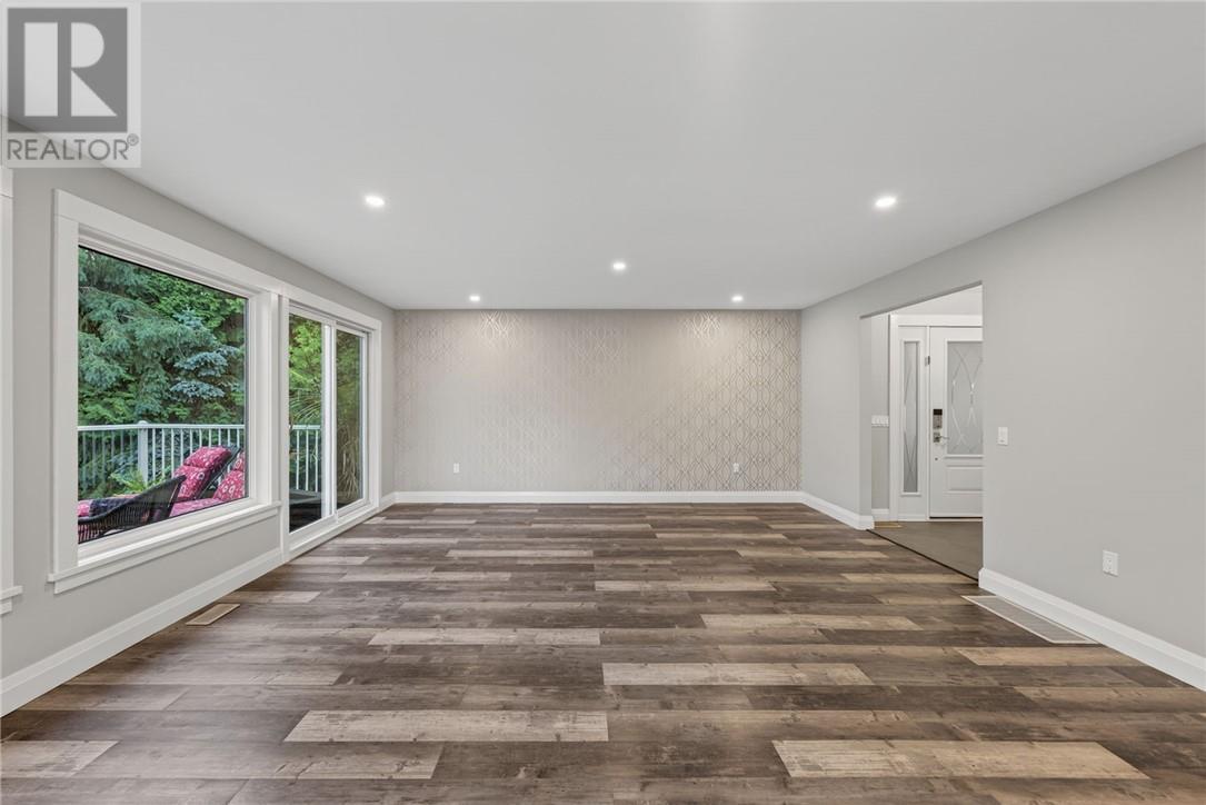 27 Nepahwin Avenue - 24