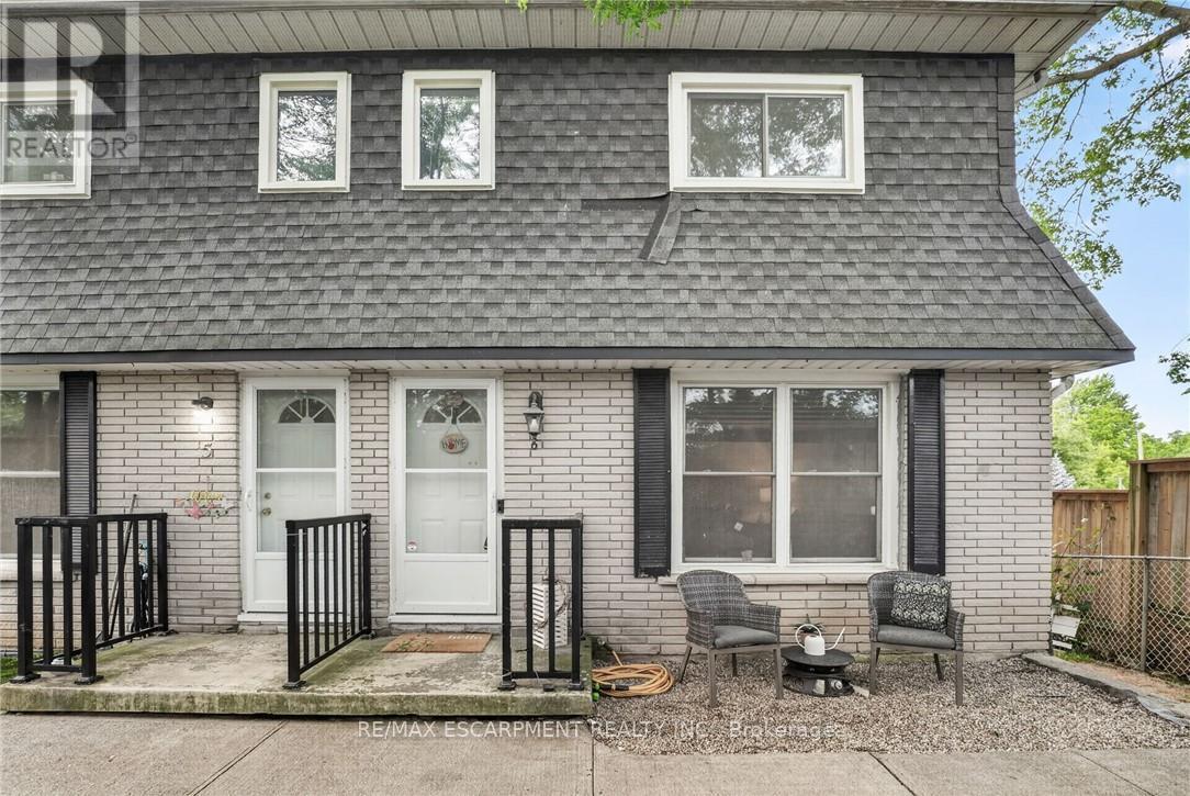 #6 156 ST CATHARINES STREET - 1