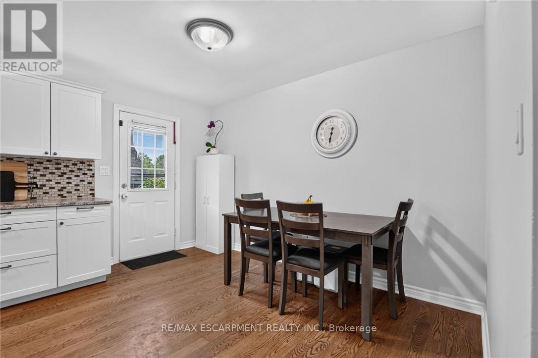 #6 156 ST CATHARINES STREET - 14