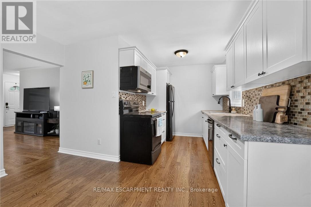 #6 156 ST CATHARINES STREET - 17